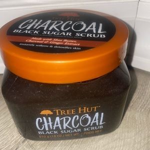 Charcoal treehut Shea sugar scrub brand new